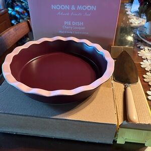 Cherry Lacquer Pie Dish with Serving Utensil